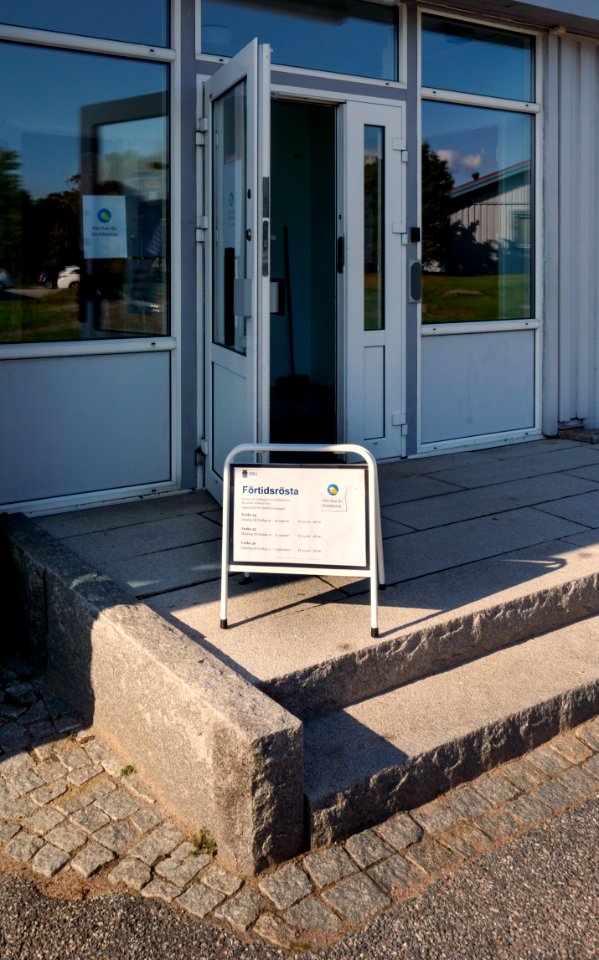 Brastad Folkets Hus used as an early voting venue 3