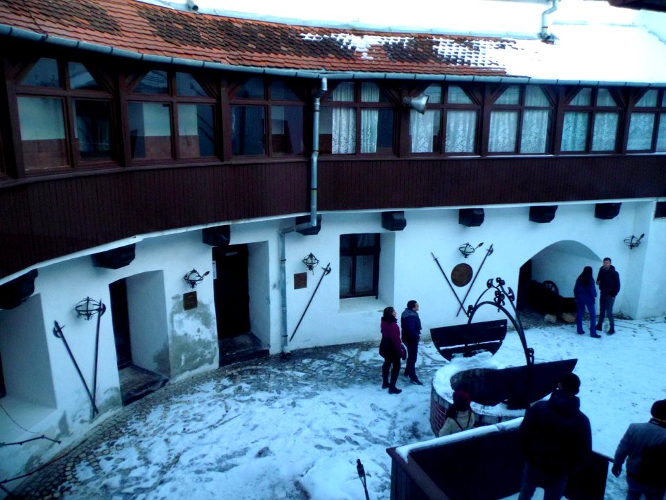 Brasov Fortress courtyard 06