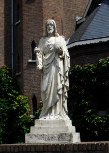 Breda teteringen kunstwerk heilig hartbeeld