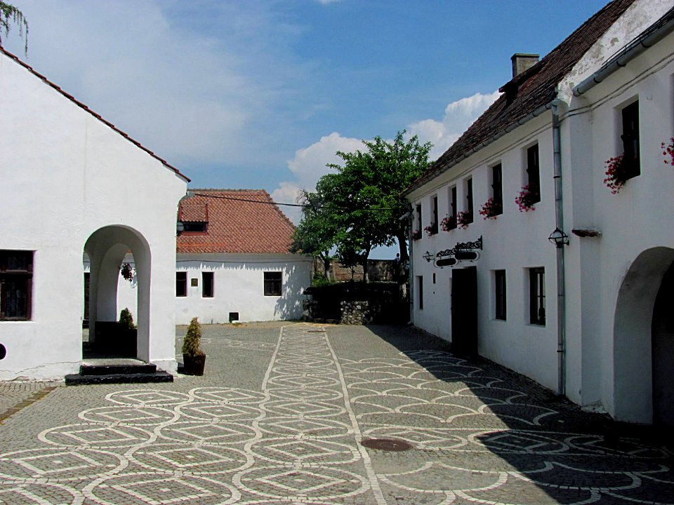 Brasov Fortress courtyard 08