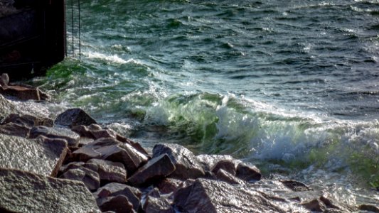 Breaking waves in Brofjorden at Lahälla 5