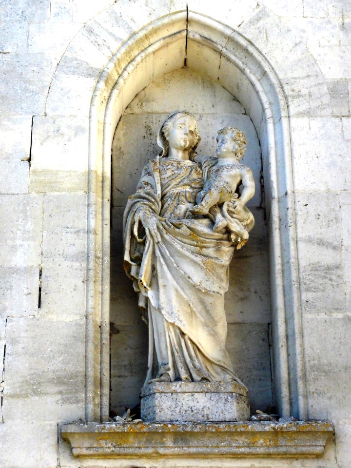 Brauvilliers (Meuse) église (03) statue façade Vierge et Enfant