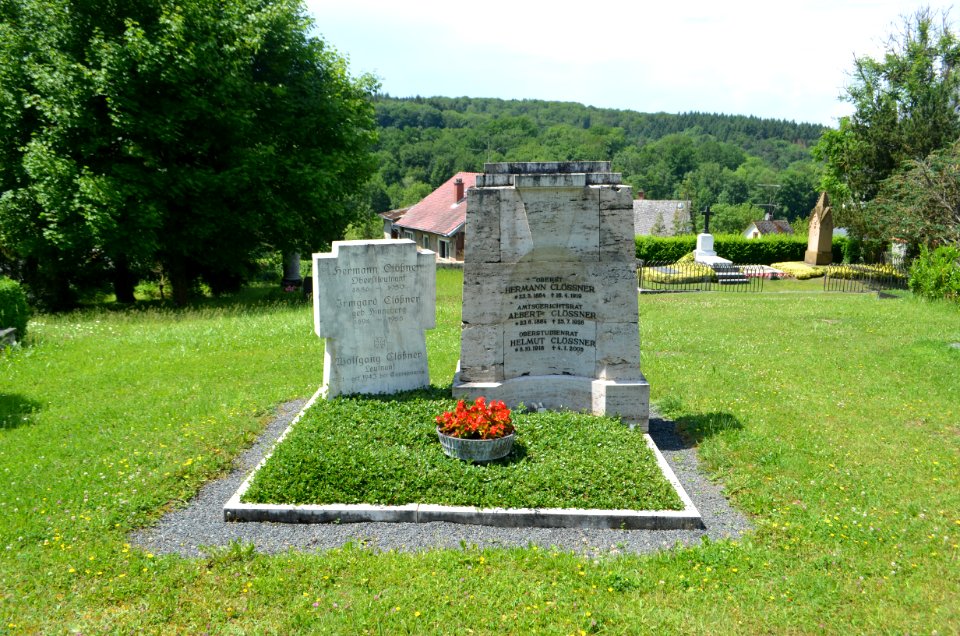 Braunfels, Friedhof St. Georgen, Grabmal Hermann Clössner