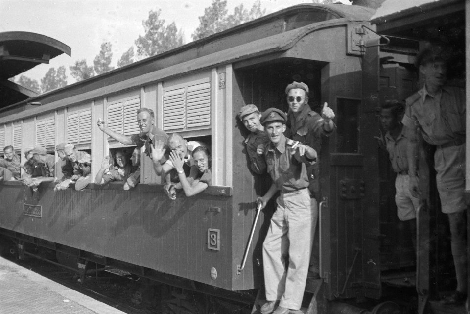 Brastagi. Dicht bij het Toba-meer ligt in het plaatsje Brastagi het 5e Bataljon , Bestanddeelnr 1774-1-3