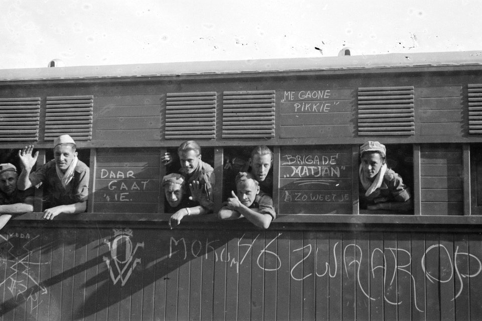 Brastagi. Dicht bij het Toba-meer ligt in het plaatsje Brastagi het 5e Bataljon , Bestanddeelnr 1774-1-5