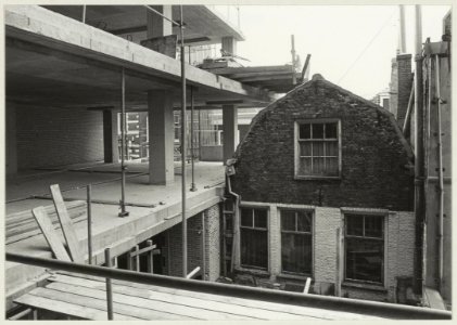 Brinkmann-Passage tijdens de bouw, bij de Barteljorisstraat. NL-HlmNHA 54011512