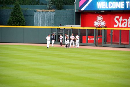 Braves catchers warming up, Sept 18, 2018