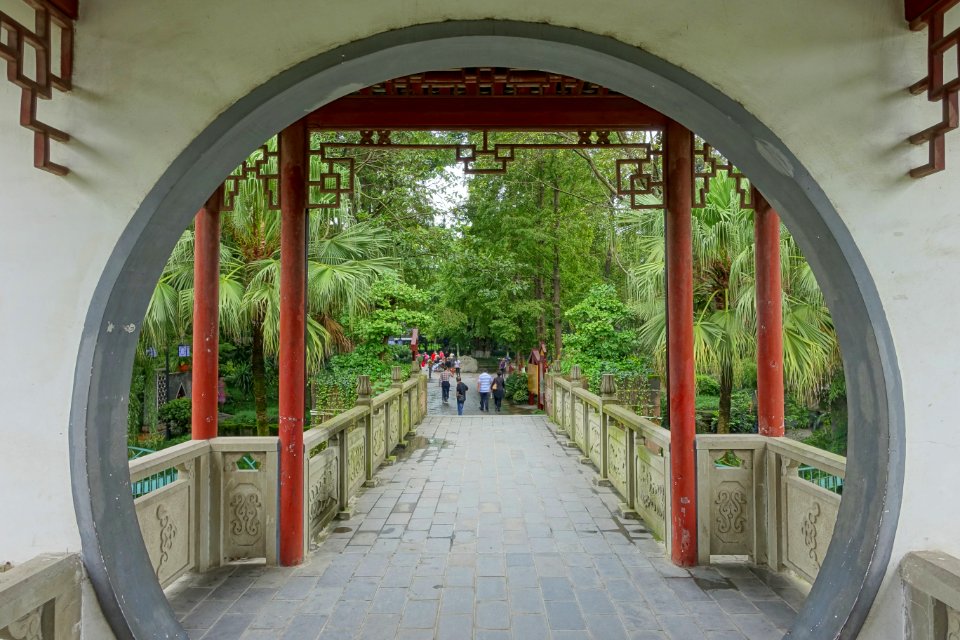 Bridge to Baihuatan Park - Chengdu, China - DSC03805