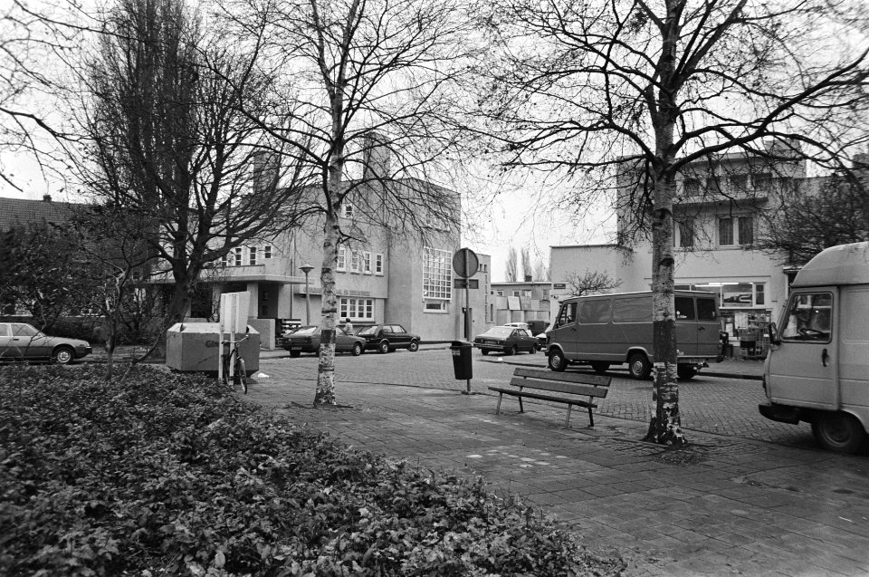 Brinkhuis in Betondorp (Amsterdam) gerestaureerd, Bestanddeelnr 933-1656