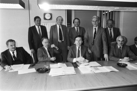 Brinkman overleg met omroepvoorz. Bodewijk (V), Van de Heuvel (VARA), Brinkman e, Bestanddeelnr 932-8364