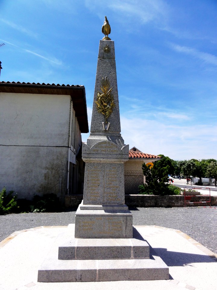 Brioux-sur-Boutonne (Deux-Sèvres) monument aux morts