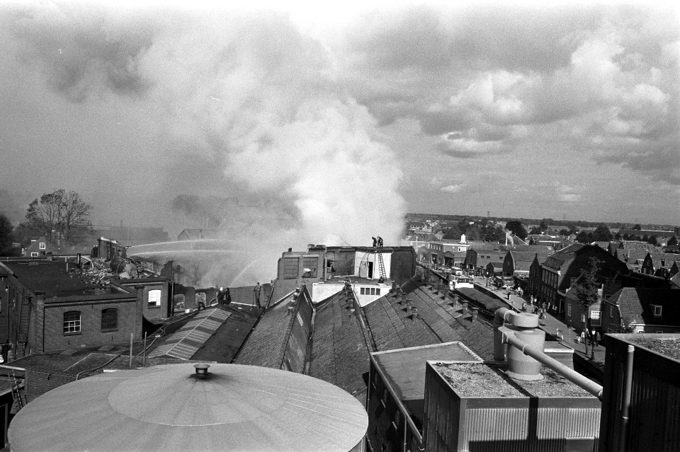 Brinkers margarinefabriek in Oudewater uitgebrand, Bestanddeelnr 926-6744