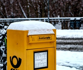 Briefkasten-mit-Schnee