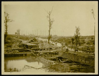 Bridging the Yser during the advance North of Ypres., Bestanddeelnr 158-1446