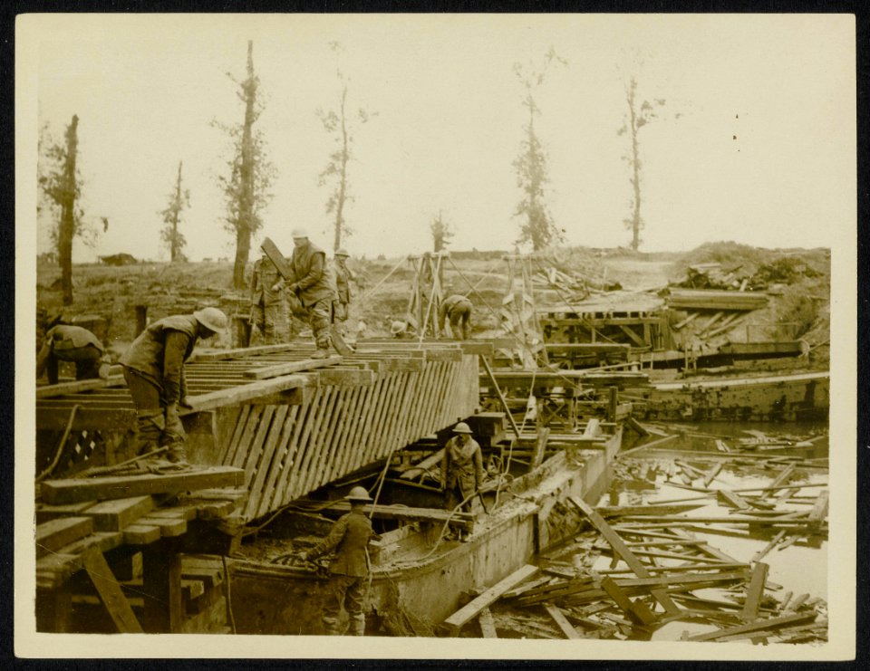 Bridging the Yser during an advance North of Ypres, Bestanddeelnr 158-0720