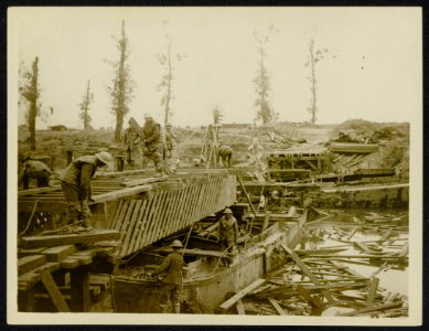 Bridging the Yser during an advance North of Ypres, Bestanddeelnr 158-0720
