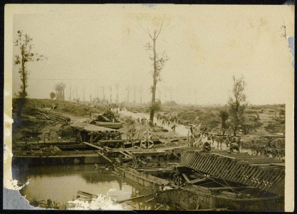 Bridging the Yser during the advance North of Ypres, Bestanddeelnr 158-1447
