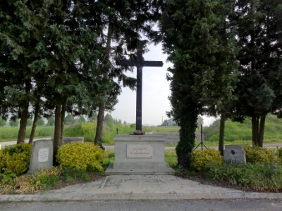 Brienne-sur-Aisne (Ardennes) Croix de chemin, memorial de guerre