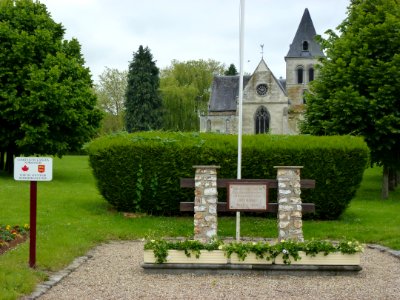 Brionne (Eure, Fr) memorial de guerre près l'église St.Denis