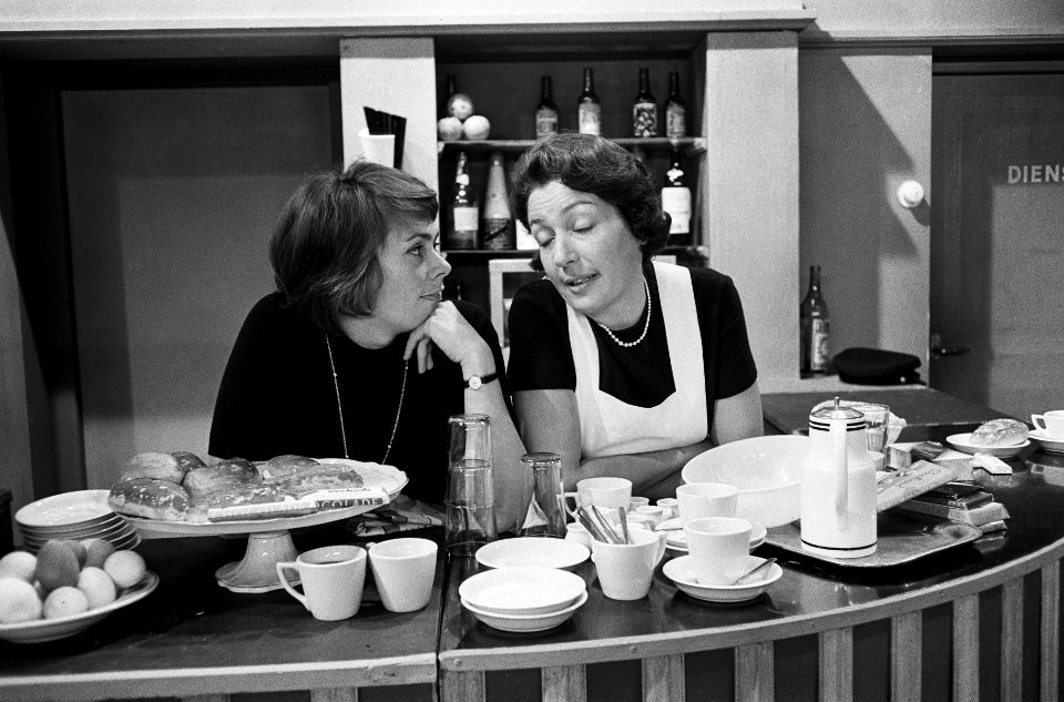 Brief Encounter (Tweesprong) voor VPRO-televisie 31 oktober. In de wachtkamer va, Bestanddeelnr 915-6857