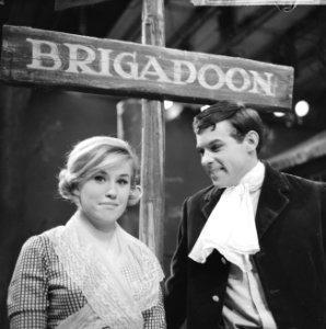 Brigadoon muzikale komedie voor NCRV televisie Jenny Arean met haar tegenspele, Bestanddeelnr 915-9855