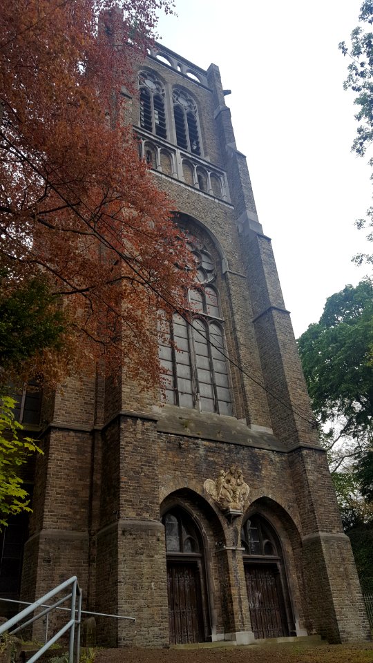 Bressoux-Église Notre-Dame de Lourdes à Le Bouhay (2)