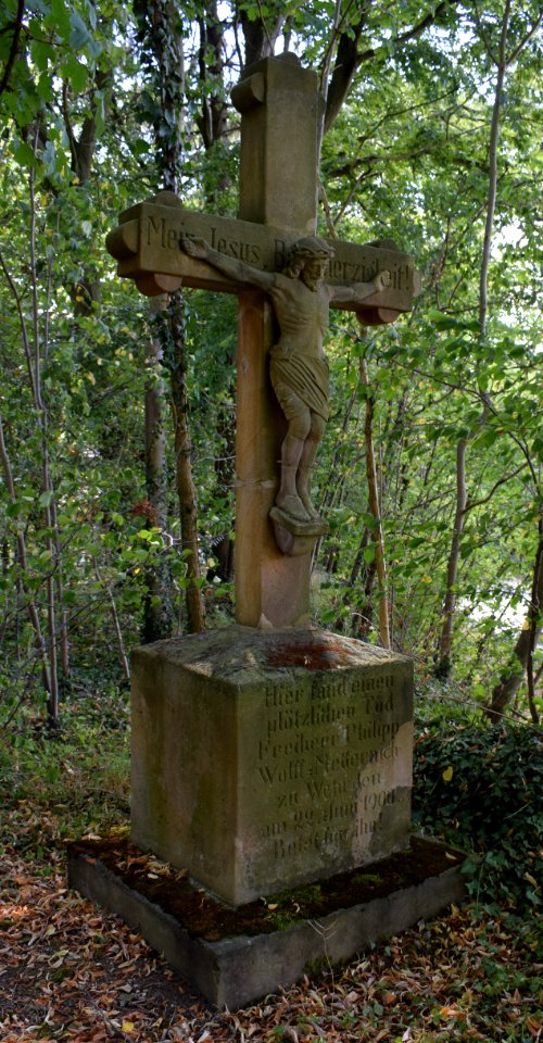 Brenken - Loretokapelle - Wegekreuz, Denkmal Philipp Wolff-Metternich