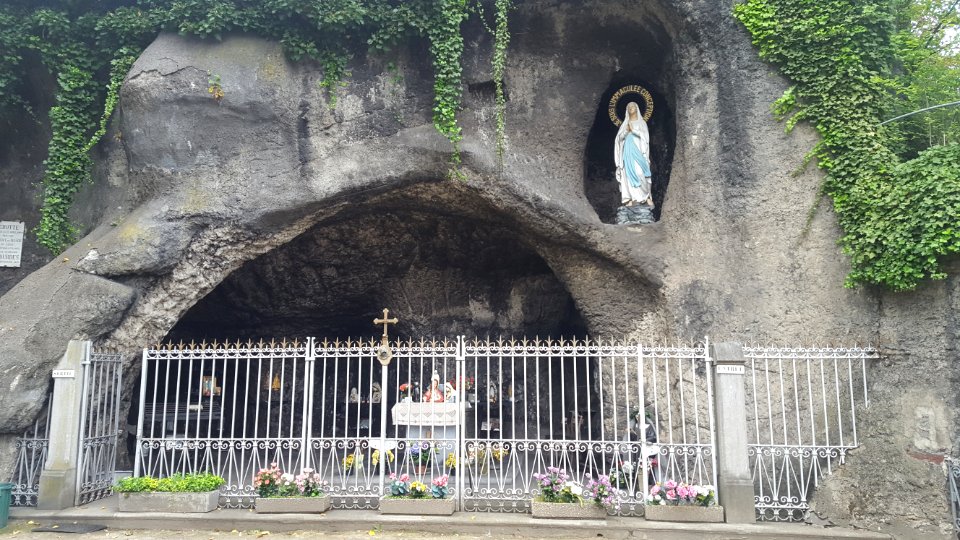 Bressoux-Église Notre-Dame de Lourdes à Le Bouhay (18)