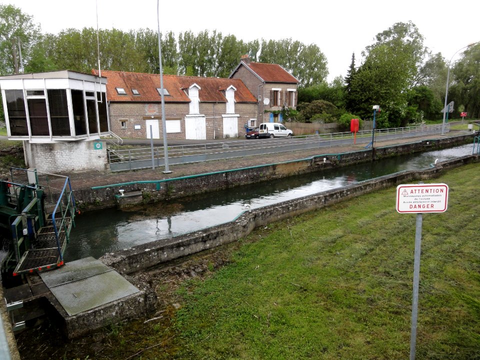Brissy-Hamégicourt (Aisne) canal de la Sambre à l'Oise, écluse