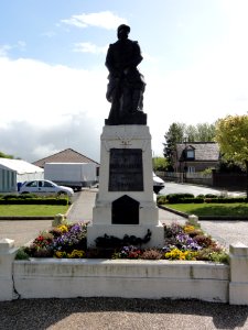 Brissay-Choigny (Aisne) monument aux morts