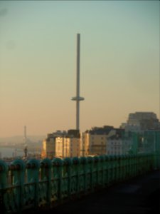 Brighton i360 seen from Marine Parade, Brighton (December 2016)