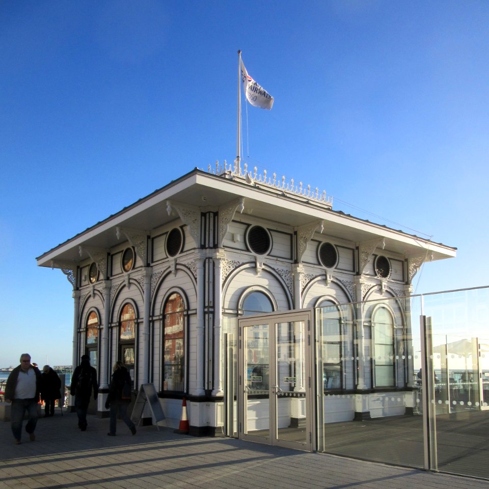 Brighton i360, King's Road, Brighton (January 2017) (Ticket Kiosk)