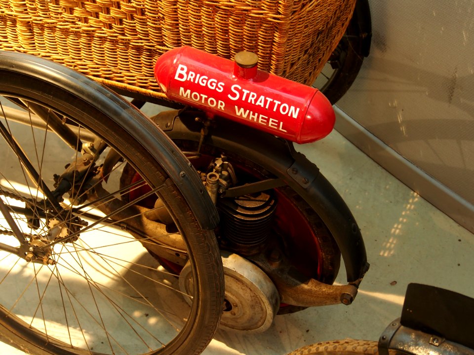 Briggs Stratton Motor Wheel, Musée de la Moto et du Vélo, Amneville, France, pic-001