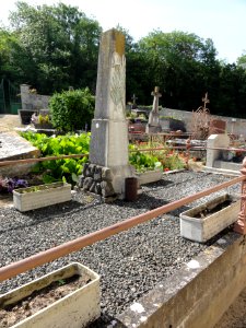 Brenelle (Aisne) monument aux morts au cimetière