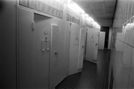 Cellen in amsterdams politiebureau, Bestanddeelnr 929-4741