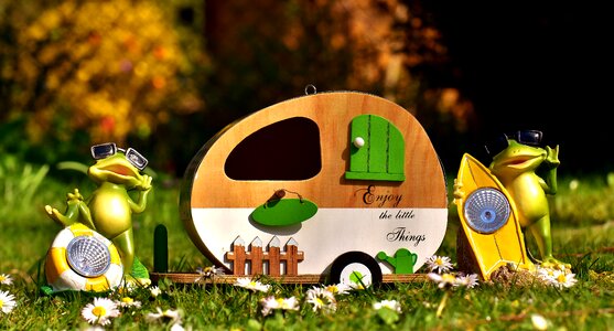 Funny figures travel