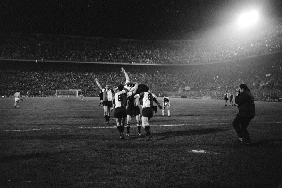 Celtic tegen Feijenoord 1-2 finale Europacup-I in Milaan Juichende Feijnoorders, Bestanddeelnr 923-5034