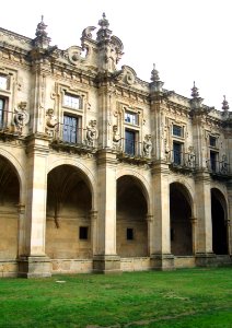 Celanova - Monasterio de San Salvador, Claustro Viejo 01