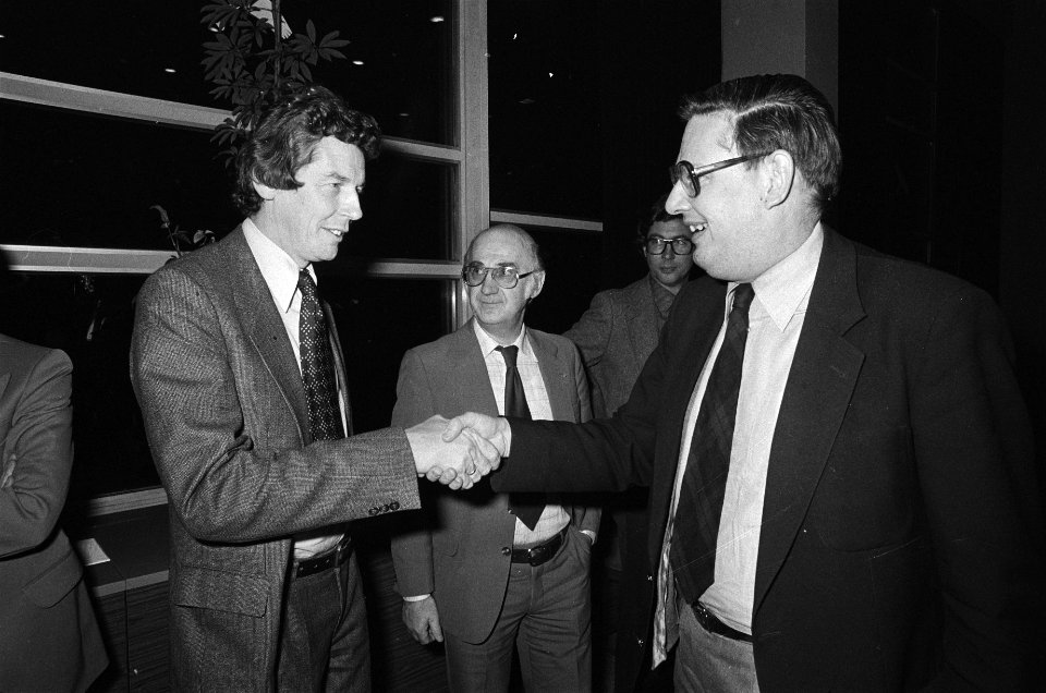 Centraal loonoverleg in SER-gebouw Kok (l) en minister Van Aardenne, Bestanddeelnr 930-0180