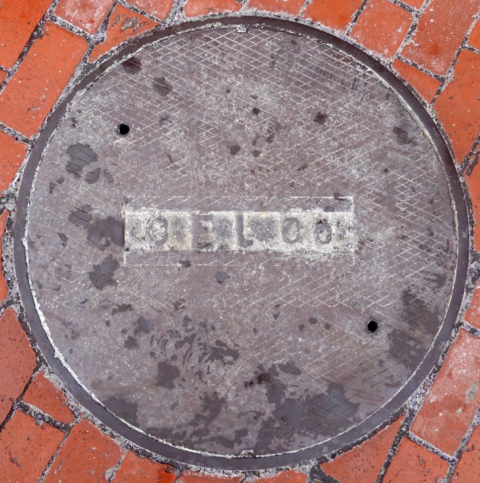 CEL CO - manhole cover - Cambridge, MA - DSC02845-001