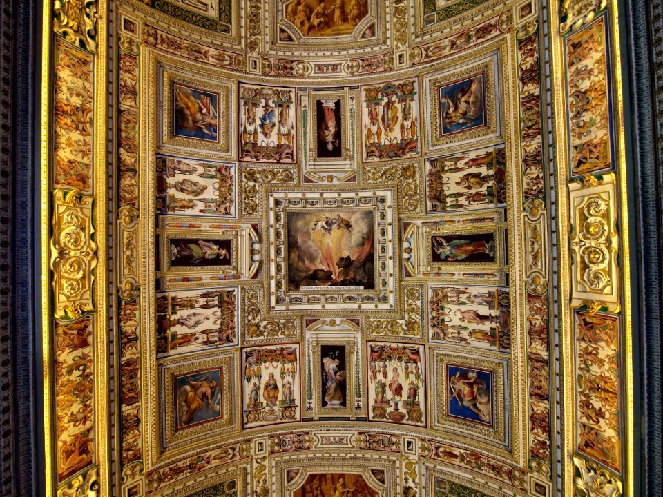 Ceiling photo-20 THEODORICVS REX IN INFERNVM DEIICITVR