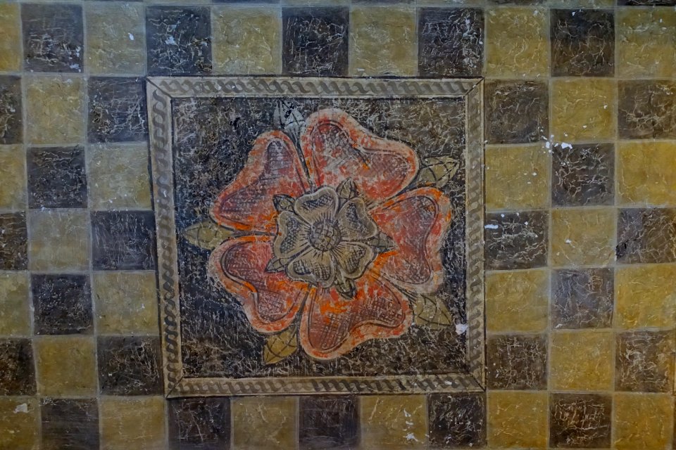 Ceiling decoration (Tudor Rose) in the Parlour or Dining Room, Haddon Hall - Bakewell, Derbyshire, England - DSC02641