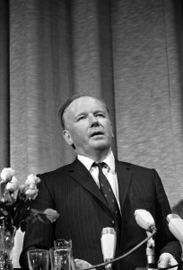 Centraal Lab van Rode Kruis 25 jaar. Nummer 14 Jhr. G. Kraaijenhoff, Bestanddeelnr 921-2646