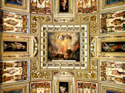 Ceiling photo-19 THEODORICVS REX IN INFERNVM DEIICITVR