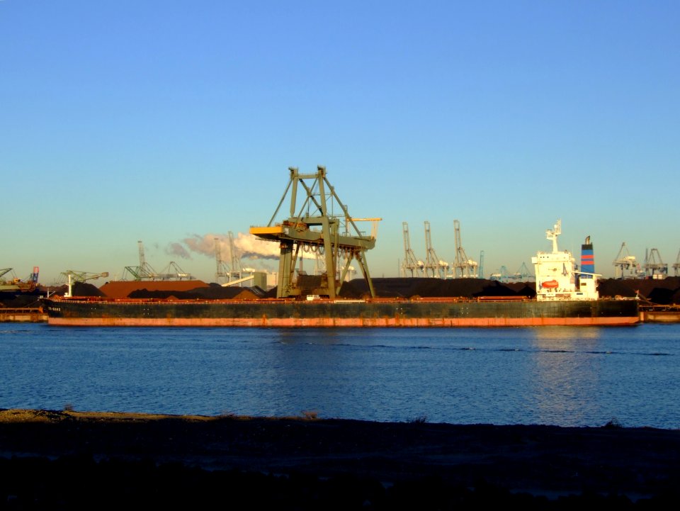 CE-Duke IMO 9219018, Port of Rotterdam, Holland, 06JAN2009 pic4