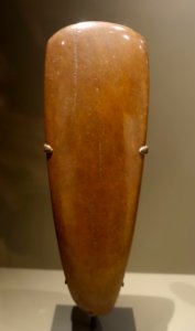 Celt, Gulf Coast Olmec culture, probably Rio Pesquero, Tabasco state, Middle Formative period, c. 900-500 BC, jadeite - Dallas Museum of Art - DSC04586