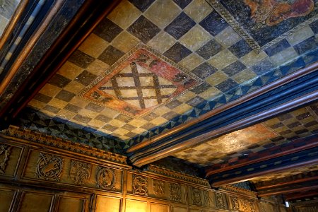 Ceiling decoration in the Parlour or Dining Room, Haddon Hall - Bakewell, Derbyshire, England - DSC02650