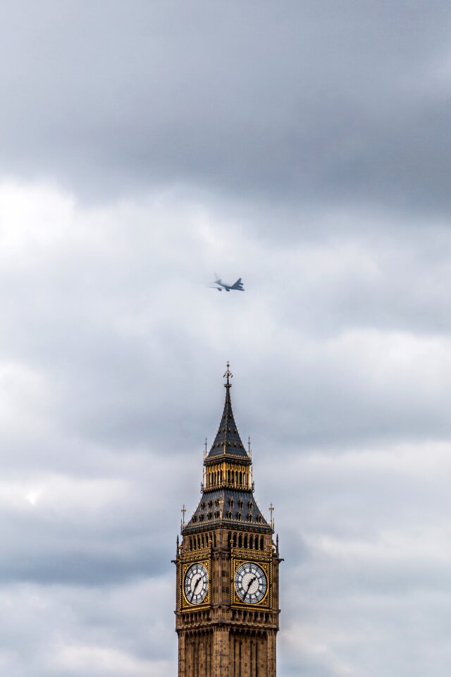 Elizabeth tower london city airport airport westminster