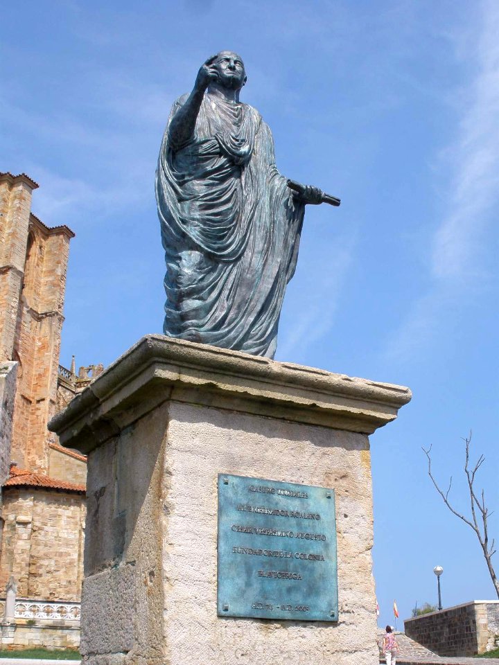 Castro Urdiales - Monumento al Emperador Vespasiano 1
