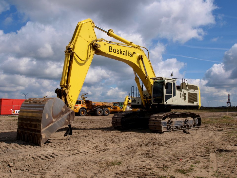 Caterpillar 365C (owner Boskalis) p1